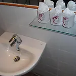 隆达酒店 *